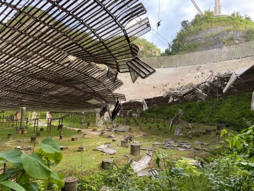Giant Arecibo telescope in Puerto Rico damaged by broken cable