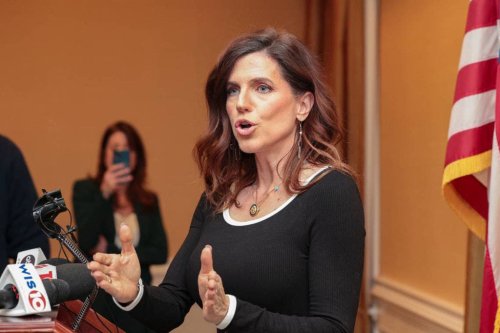 GRAPHIC LANGUAGE: Congresswoman's profane supermarket argument with constituent caught on camera