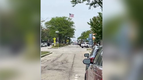 Illinois manhunt underway after 4th of July parade shooting in Highland Park; at least six confirmed dead