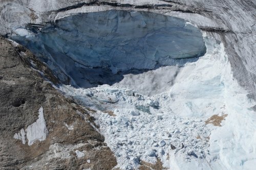 Italy rescuers finding body parts, gear on glacier after avalanche