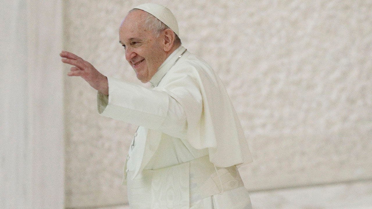 Pope Francis supports law for same-sex civil unions