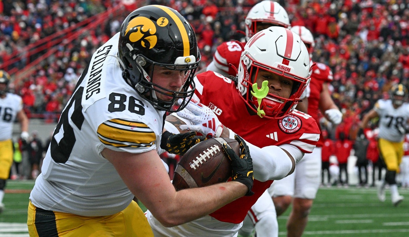 Iowa-Michigan opens up as lowest total ever in a conference title game