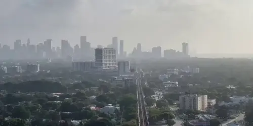 Canadian wildfire smoke invades Florida, choking skies with smoke and unhealthy air quality