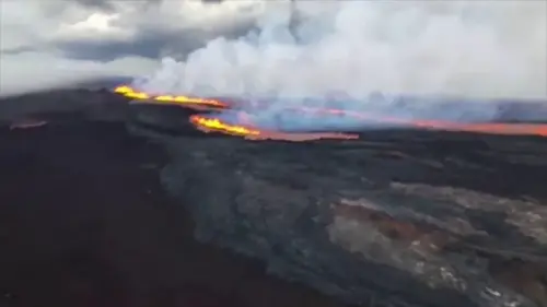 Eruption of Hawaii’s Mauna Loa volcano sends lava shooting hundreds of feet into the air