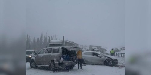 Video shows pileup on highway during snowstorm in Canada