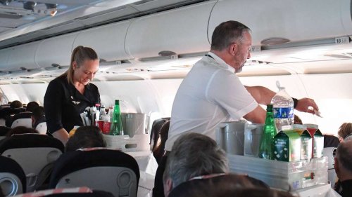 Bei diesem Getränk schütteln Flugbegleiter mit dem Kopf - es ist nicht Tomatensaft