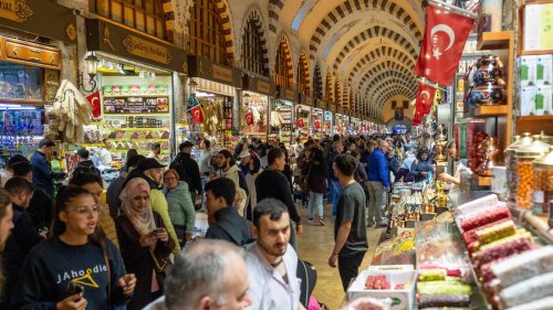 „Wir kaufen zum doppelten Preis“: Lebensmittel-Inflation lässt Menschen in der Türkei verarmen