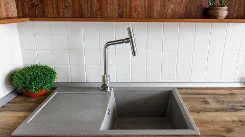 Waschbecken aus Granit schonend reinigen: Kaffeesatz verhindert Kratzer