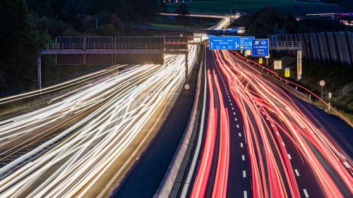 Von Richtgeschwindigkeit bis Rettungsgasse: Diese Regeln gelten auf der Autobahn