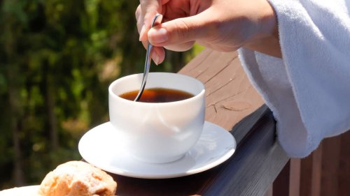 Bauchfett im Schlaf reduzieren: Bestimmte Teesorten sollen über Nacht schlank machen