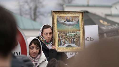 Proteste in Kiew: Gläubige ziehen nach Razzia bei Pawlo vor berühmtes Kloster – Anhörung am Montag