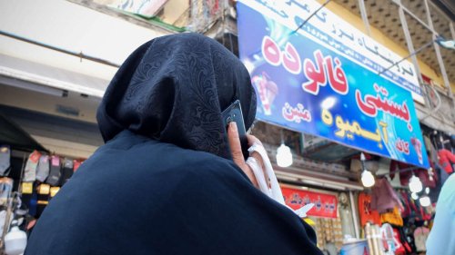 Sittenpolitzei im Iran soll aufgelöst worden sein - Neues „Kopftuch-Gesetz“ geplant