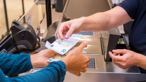 Bargeld beim Einkaufen: Diese Läden zahlen aus