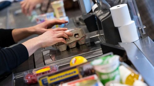 An der Kasse von Aldi, Lidl, Edeka und Co. ist ein bestimmter Satz überflüssig