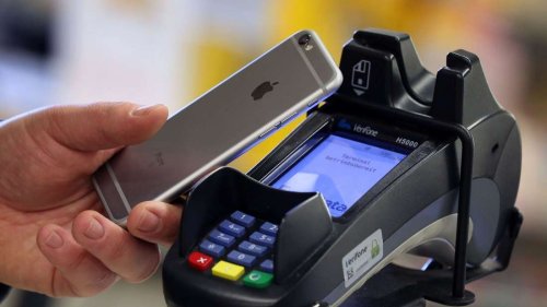 Fast zwei Drittel zahlen bevorzugt bargeldlos