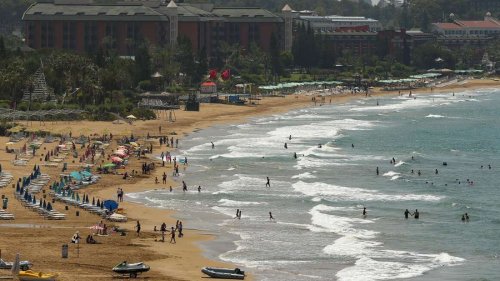 Ihre Beine färben sich auf einmal blau: Junge Frau fällt nach Urlaub in Wachkoma