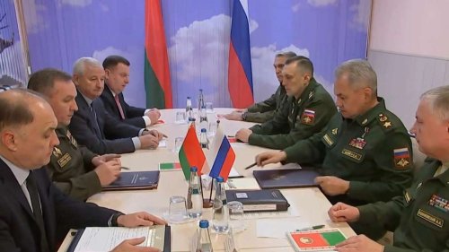 „Unerklärter Krieg gegen uns“: Putins Minister Schoigu besucht Belarus und sieht „feindlichen“ US-Kurs
