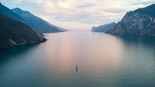 Deutsche Urlauber kentern auf dem Gardasee und reagieren goldrichtig