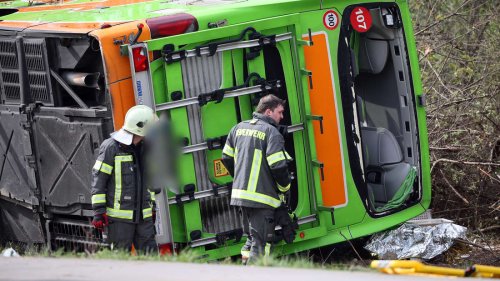 „Drei Passagiere nicht zu finden“: Fahrgäste nach Flixbus-Unfall auf A9 vermisst