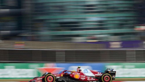 Lewis Hamilton bejubelt ersten Ferrari-Sieg