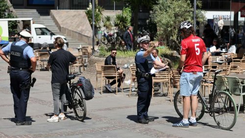 Einsicht auf dem Wilhelminenbuckel in Darmstadt bei Kontrollaktion der Polizei