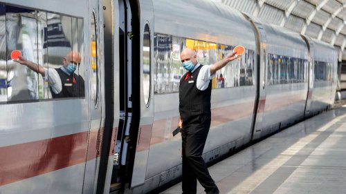 Weckt Schlafende mit „Rückenkratzer“: DB-Zugbegleiter plaudert aus dem Nähkästchen