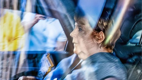Angela Merkel überzeugt mit Zurückhaltung und Seitenhieben – auch Olaf Scholz wird nicht verschont