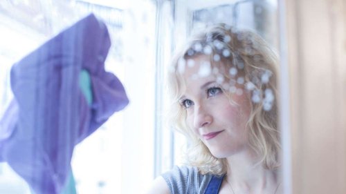 Streifenfreie Scheiben: So gehen Sie beim Fensterputzen vor