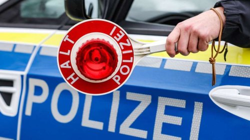 Autofahrer transportiert 650 kg schwere Kiste ohne jegliche Sicherung auf A3