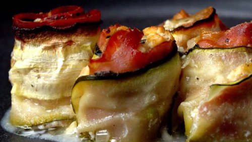 Diese Zucchiniröllchen mit Schinken und Käse kannst du dir ohne schlechtes Gewissen gönnen