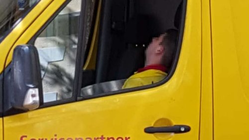 In Auto schlafender DHL-Bote fotografiert und verunglimpft - Nutzer erntet heftige Kritik