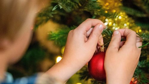 Junge (10) stirbt beim Schmücken für Weihnachten – Schwester versuchte ihn noch wiederzubeleben