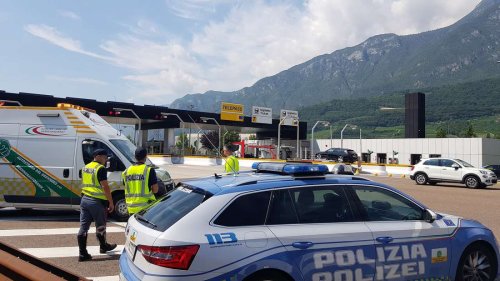 Neue Masche an Brennerautobahn: Trickdiebe plündern in Südtirol geparkte Autos