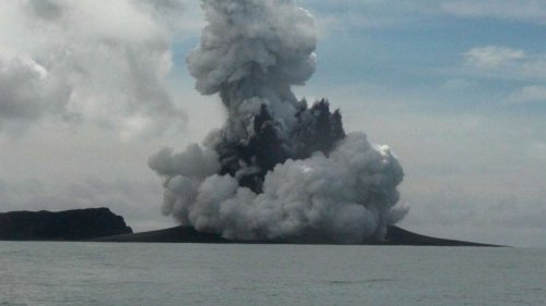 Untersee-Vulkan im Pazifik ausgebrochen: Tsunami-Warnungen - Japans Bürger sollten Anhöhen aufsuchen