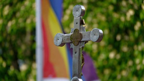 Initiative OutInChurch: LGBTQ+-Bewegung der Kirche erhält Ehren-Pride-Award in Hamburg