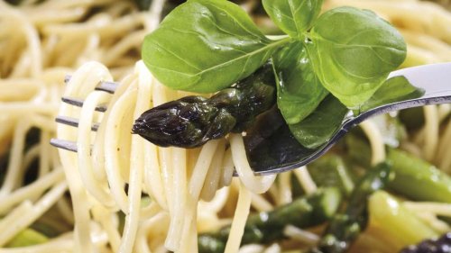 Genuss im Frühling: Spaghetti mit grünem Spargel in Zitronen-Knoblauch-Sauce