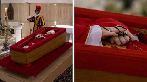 Papst Franziskus ist tot: Erste Bilder zeigen den offenen Sarg