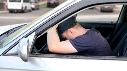 Schlafen im Auto: Dann ist es erlaubt – und wann Strafen drohen