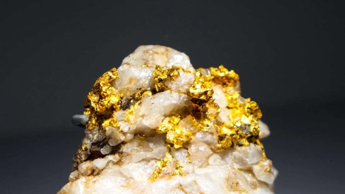 Hobby-Goldgräber stößt auf riesiges Gold-Nugget: „Einmaliger Fund“