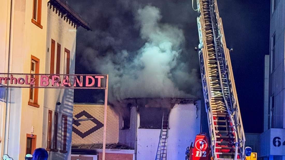 Brand in ehemaliger Schreinerei: Schaden immens, Gebäude einsturzgefährdet