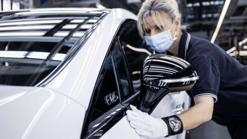 Headhunter verrät: Das verdienen Mercedes-Mitarbeiter wirklich – vom Einsteiger bis CEO