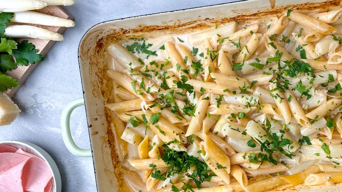 Frühlingsgenuss aus dem Ofen: Spargel trifft auf Pasta und Schinken