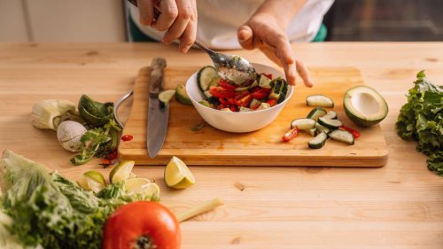 Cholesterin-Werte gut im Blick behalten: Welchen Einfluss die passende Ernährung dabei spielen kann