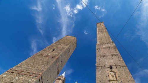 Angst vor Kollaps: Berühmter Turm von Bologna bekommt Schutzgürtel