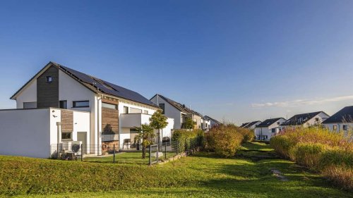Unabhängig leben mit Solar, Wärmepumpe und Speicher: Ist das heute schon machbar?