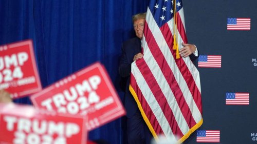 Trump schwänzt TV-Debatte und trifft stattdessen streikende Arbeiter