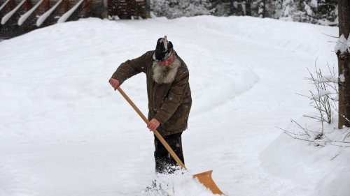 Schneeräumen bei Winter-Wetter: Mietern drohen bis zu 50.000 Bußgeld