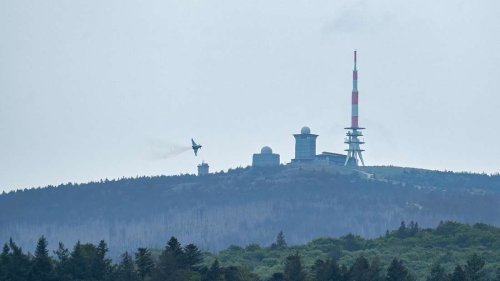 Kampfjets im Extrem-Tiefflug über Deutschland – Anwohner irritiert, einem gelingen rare Fotos
