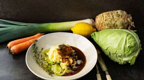 Kartoffelpüree auf Spitzkohl mit Rotweinjus