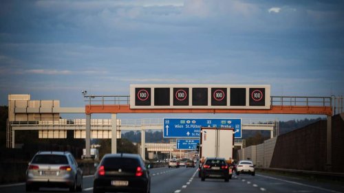 Autobahn-Hammer in Österreich: Erstes Bundesland kippt Tempolimit – verwirrende Schilder verschwinden